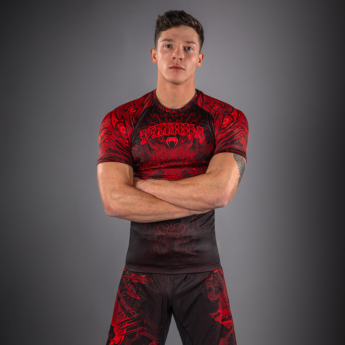 Rashguard à Manches Courtes Venum Wolf Atak – Noir/Rouge - product-type_T-Shirts de Compression
