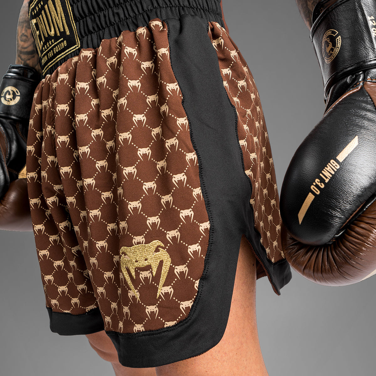 Short de Boxe Venum Monogram - Noir/Marron - product-type_Shorts de boxe