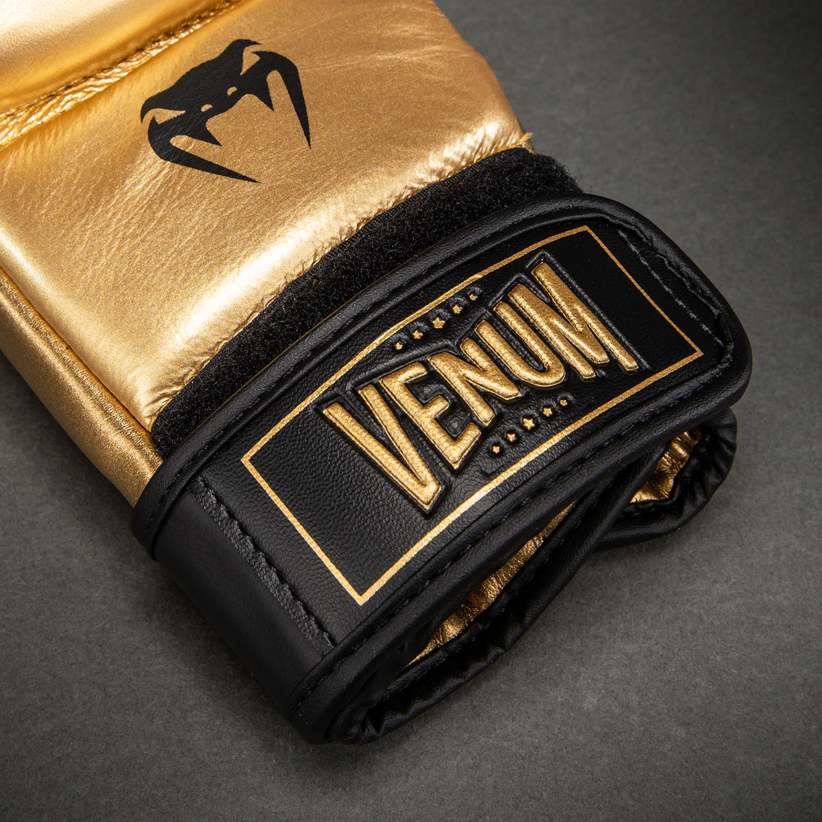 Gants de Sparring en Cuir Venum Attack 2.0 – Or/Noir - product-type_Gants de Sparring