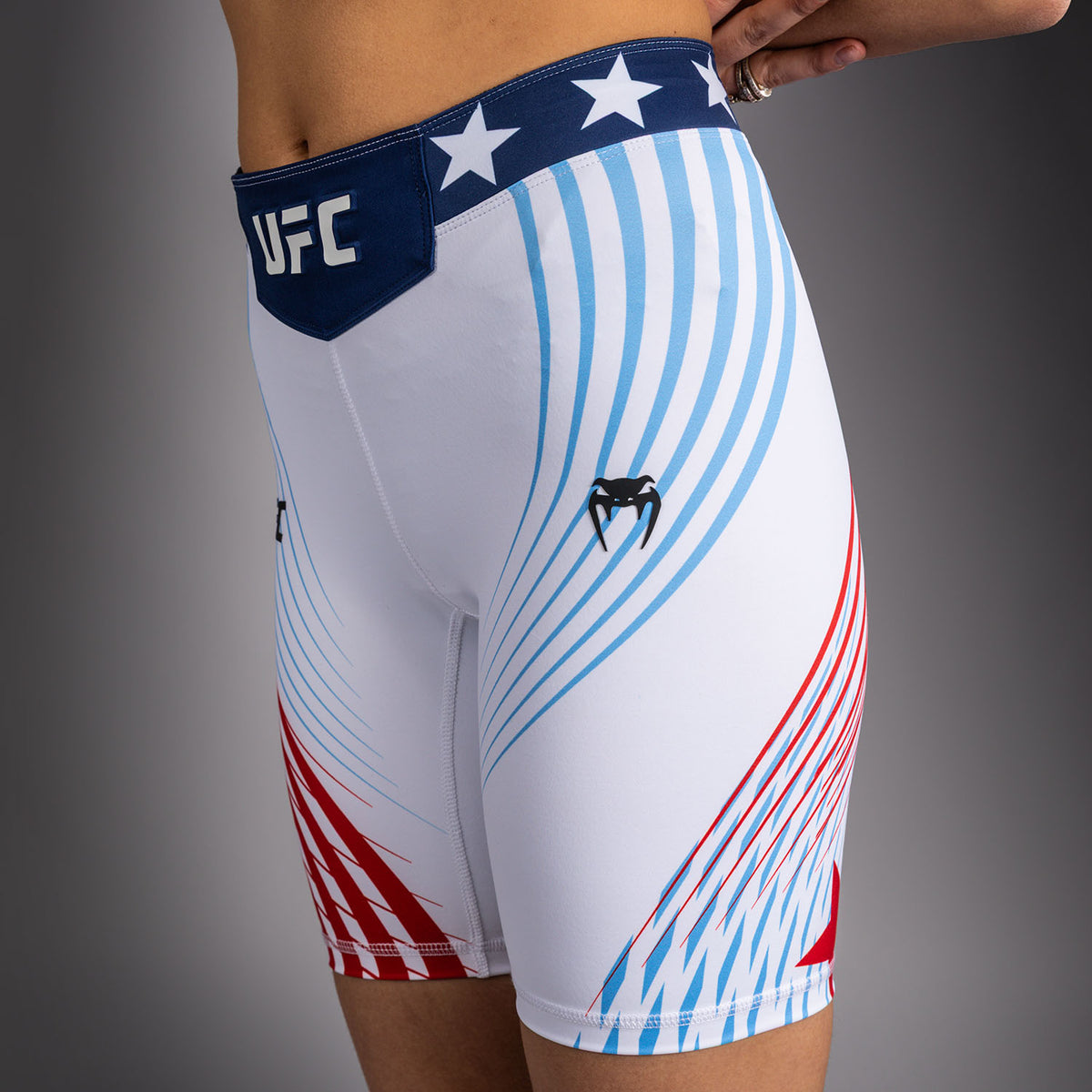 Official UFC Freedom 250 by Venum Authentic Short Vale Tudo coupe longue pour femme - Blanc - product-type_Shorts de compression