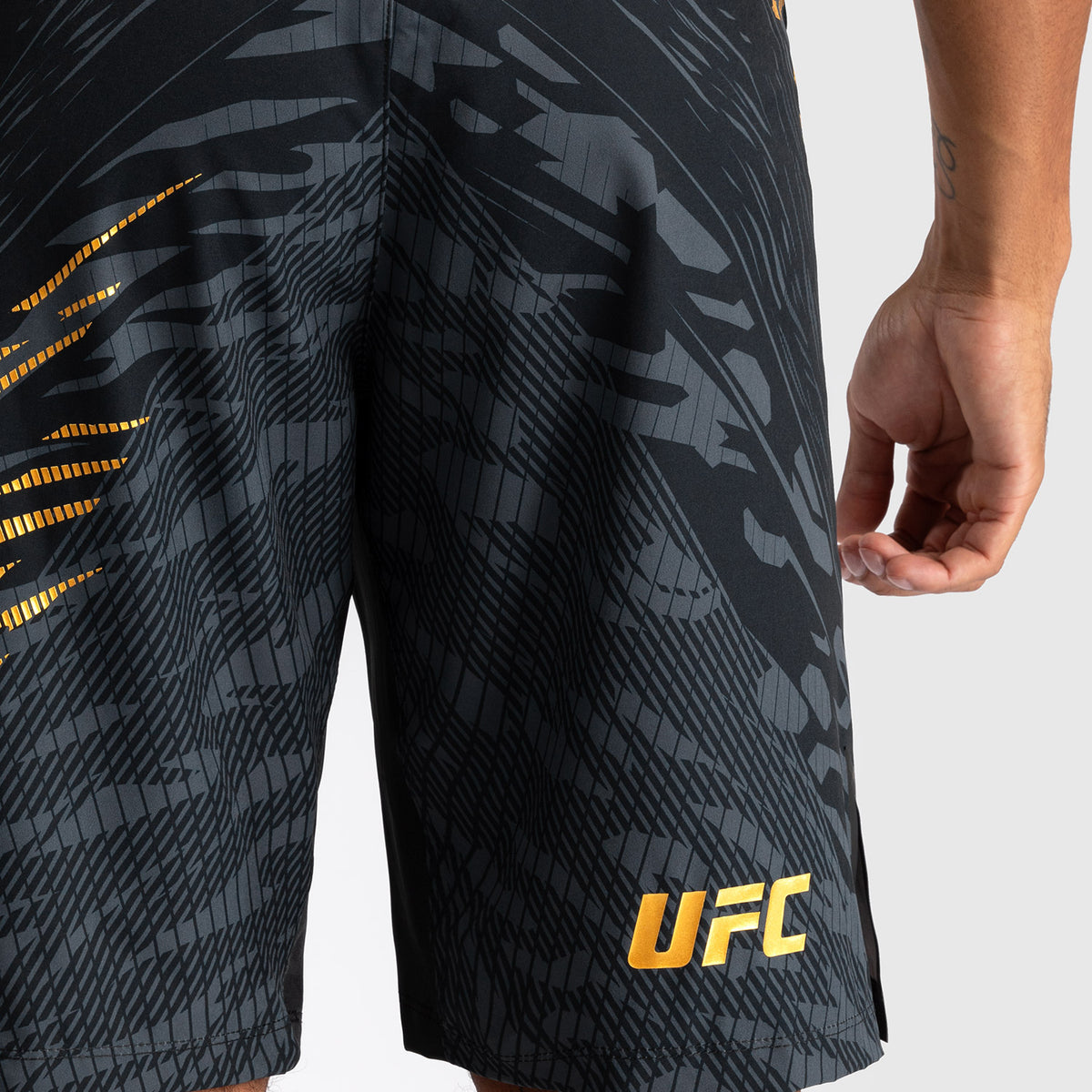 Shorts de Combat pour Hommes UFC Fusion by Venum Personnalisé Authentic Fight Night - Coupe Longue - Champion - product-type_Shorts de MMA