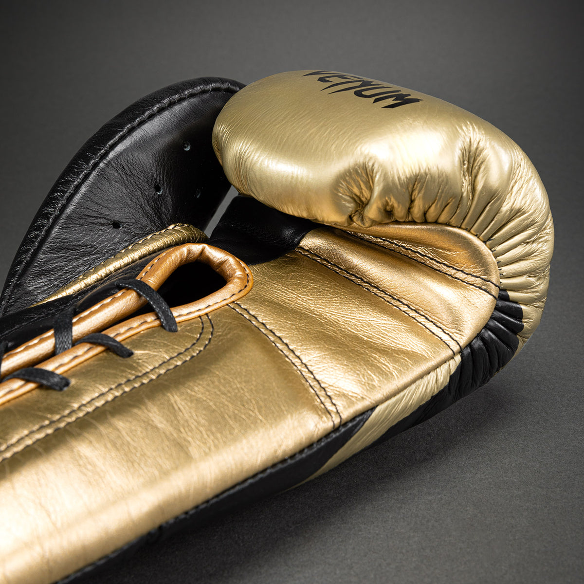 Gants de boxe pro Venum Hammer avec Lacets - Noir/Or - product-type_Gants de boxe