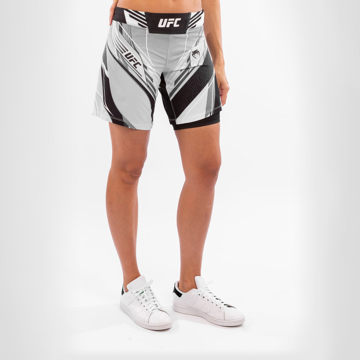 Fightshort Femme UFC Venum Authentic Fight Night - Coupe Longue - Blanc - product-type_Shorts de MMA