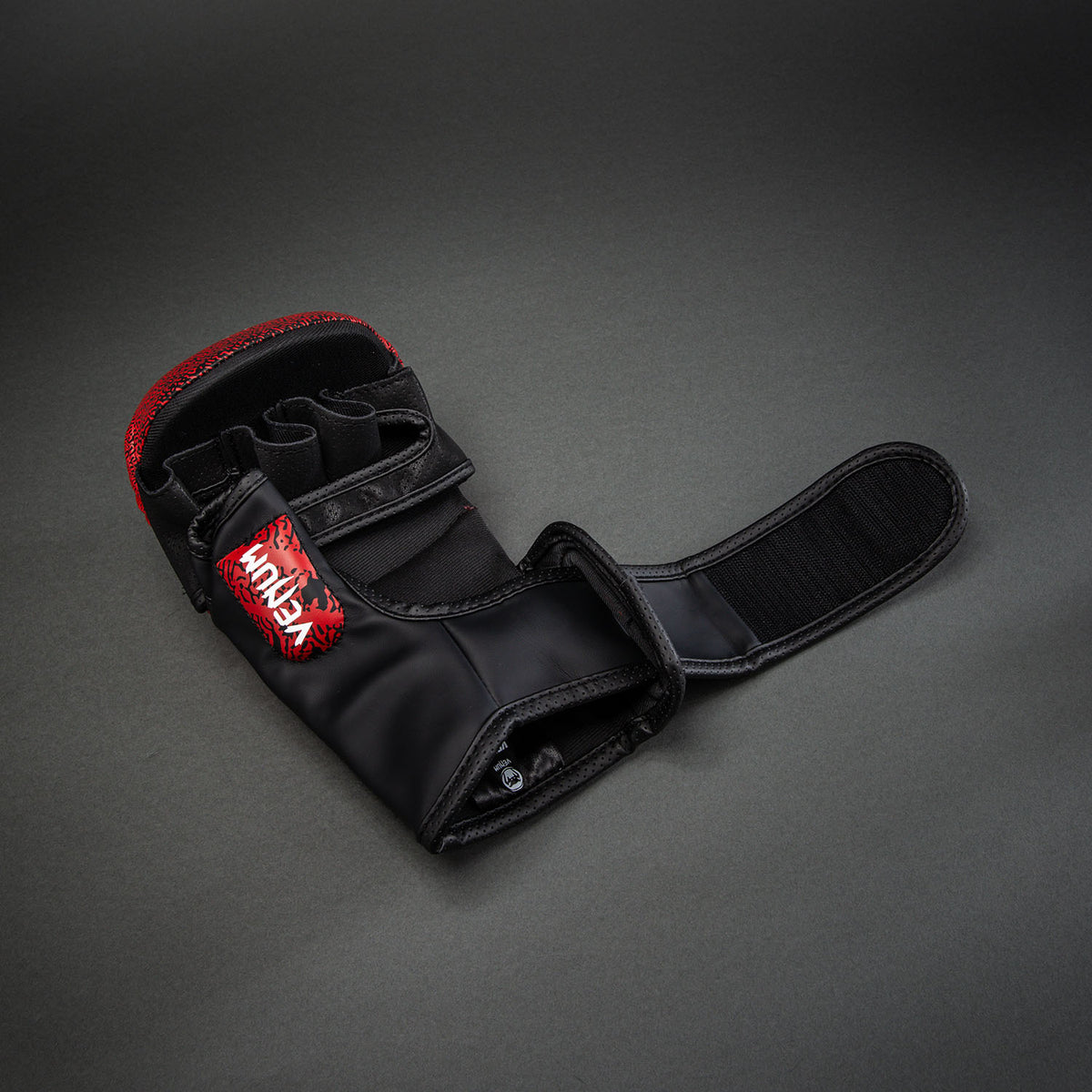 Gants de sparring MMA Kazuya Venum x TEKKEN 8 - Rouge/Noir - product-type_Gants de Sparring