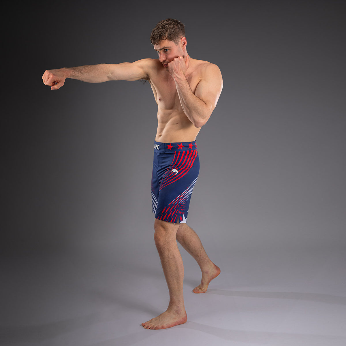 UFC Freedom 250 by Venum Authentic Fight Night Short de combat Personnalisé coupe longue pour homme - Bleu - product-type_Shorts de MMA