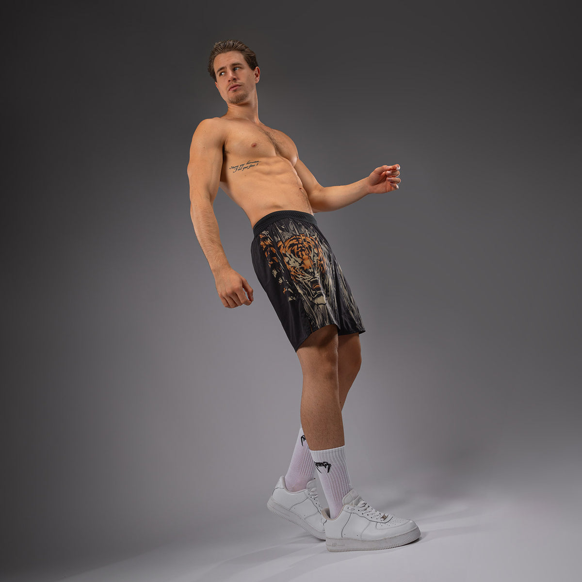Short d'entraînement Venum Tiger pour Hommes - Noir/Orange Néon - product-type_Shorts de training