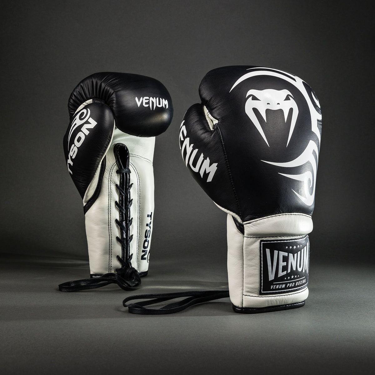 Gants de Boxe Pro Venum Giant 2.0 Mike Tyson avec Lacets - Noir Profond/Blanc Optique - product-type_Gants de boxe