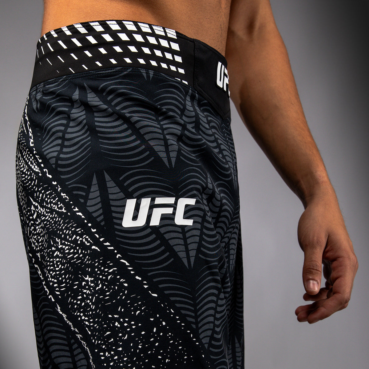 Short de combat coupe longue Homme UFC Zenith by Venum Authentic Fight Night - Noir - product-type_Shorts de MMA
