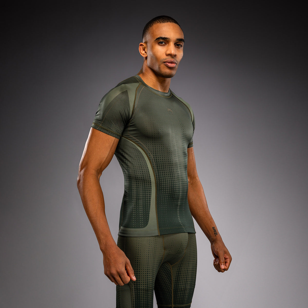 Rashguard à Manches Courtes Venum Stealth – Kaki/Vert Foncé - product-type_T-Shirts de Compression