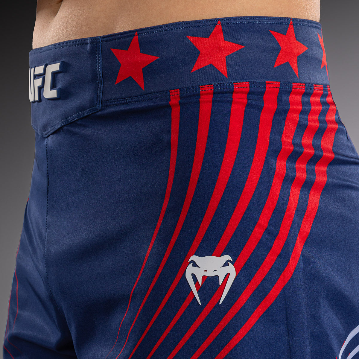 UFC Freedom 250 by Venum Authentic Fight Night Short de combat Personnalisé coupe longue pour homme - Bleu - product-type_Shorts de MMA