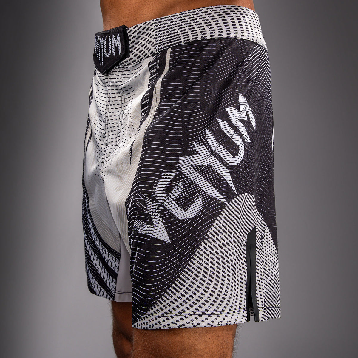 Short de Combat Venum Galactic 3.0 - Blanc Cassé/Noir - product-type_Shorts de MMA