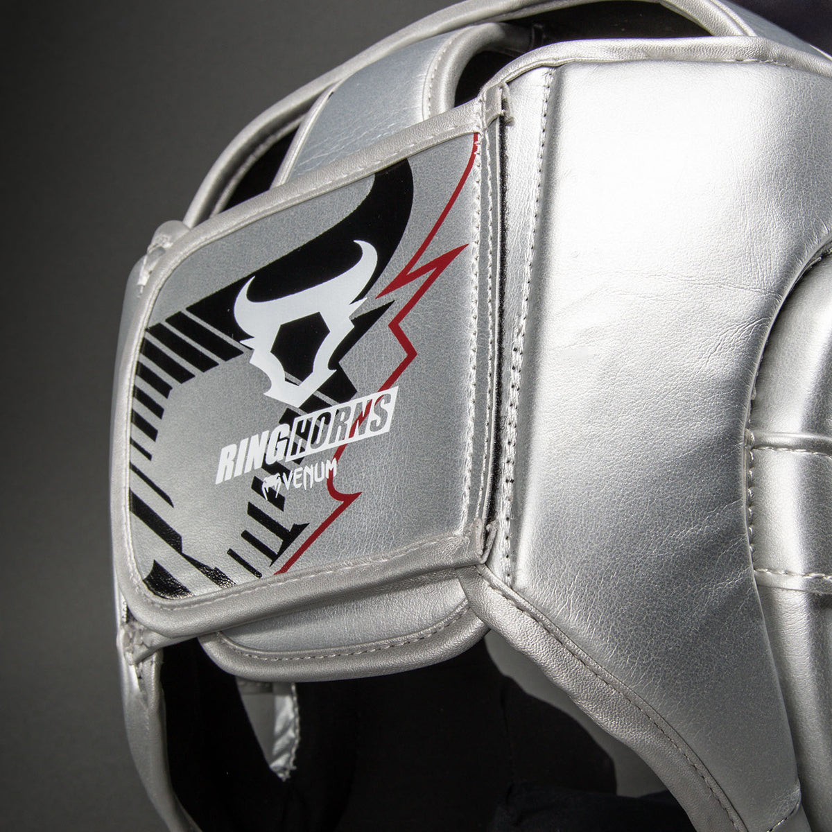 Casque de protection Ringhorns Charger by Venum – Argent/Noir - product-type_Casques de boxe