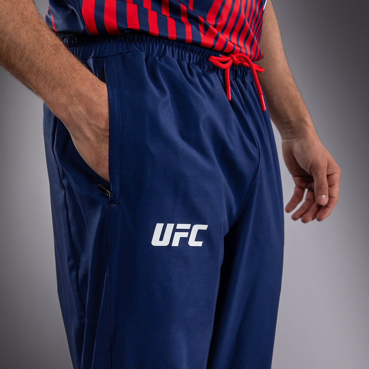 Official UFC Freedom 250 by Venum Authentic Fight Night Pantalon Walkout pour homme - Bleu - product-type_Pantalons de jogging