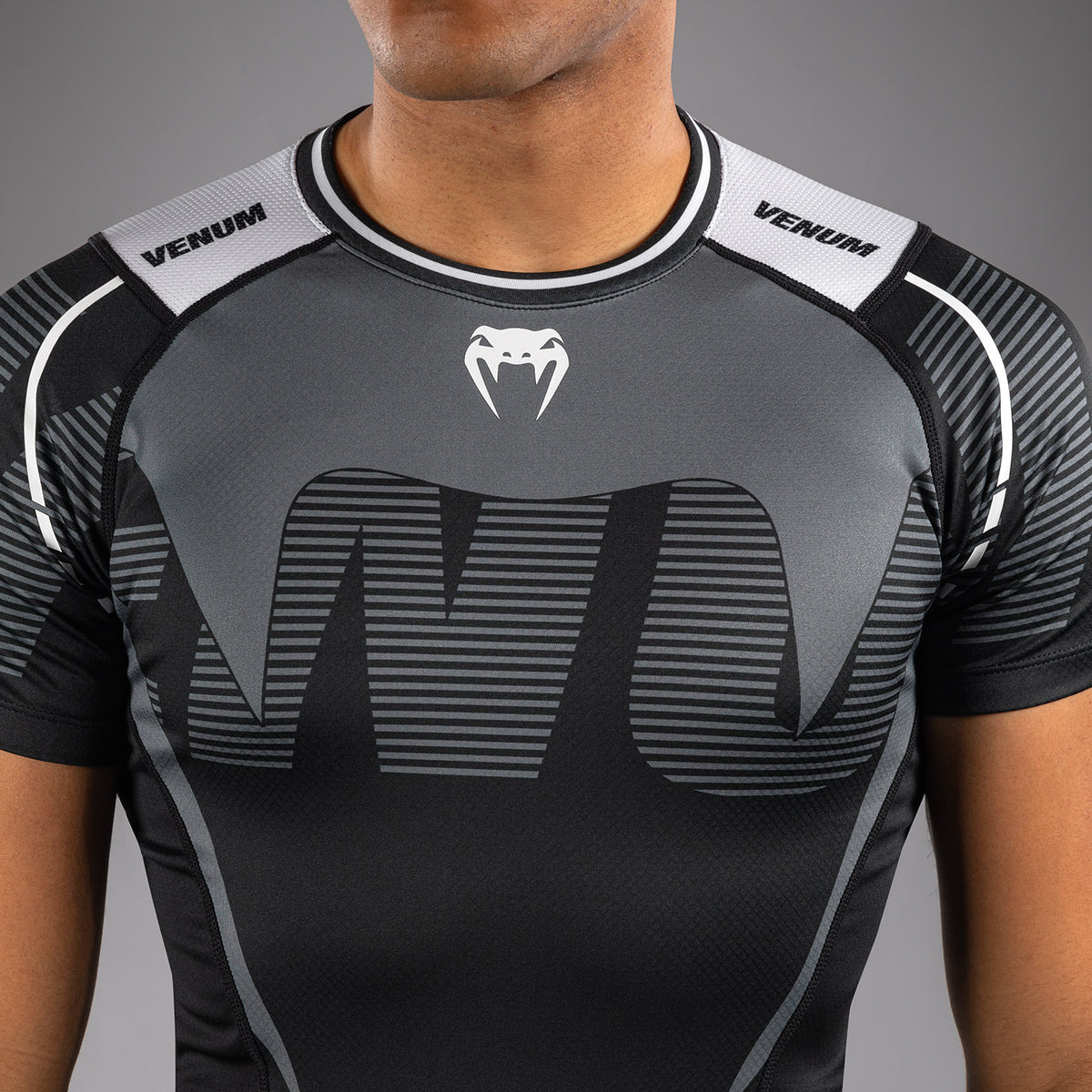 Rashguard Manches Courtes Venum Adrenaline – Noir/Gris Argenté - product-type_T-Shirts de Compression