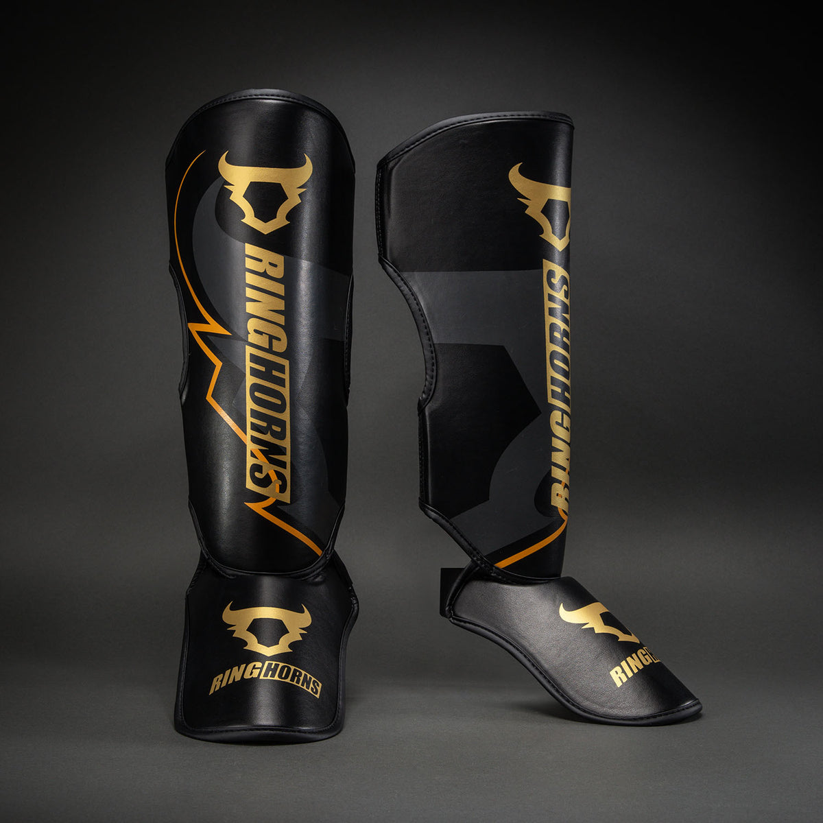 Protège-tibias Ringhorns Charger by Venum – Noir/Or - product-type_Protège-tibias