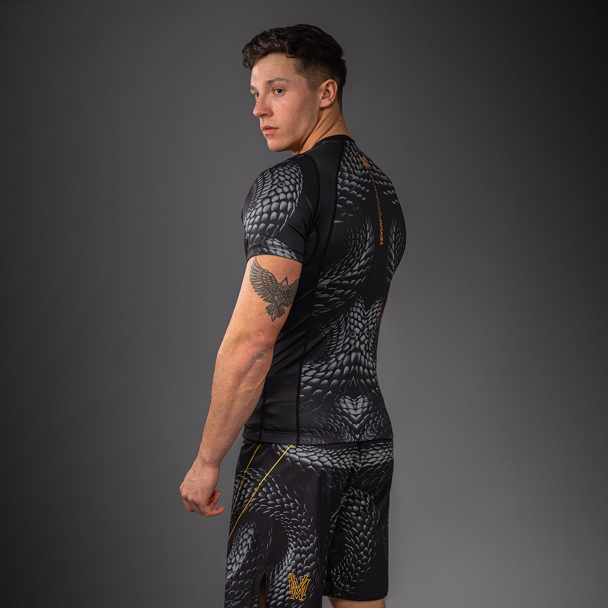 Rashguard à Manches Courtes Venum Matupa - Noir/Gris/Or - product-type_T-Shirts de Compression