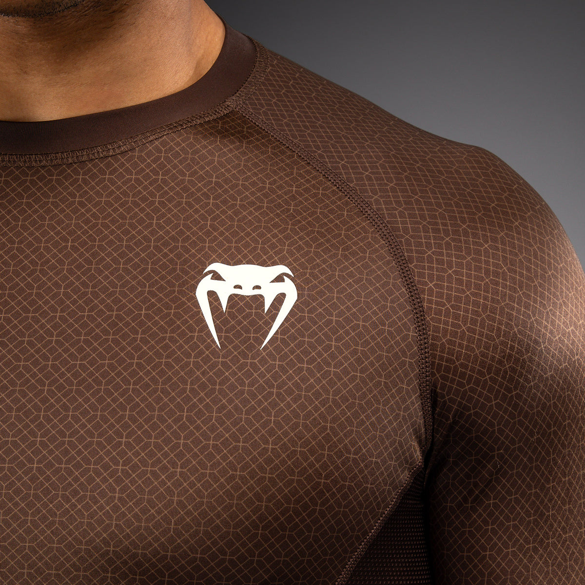 Rashguard à Manches Courtes Venum x Roger Gracie Academy - Marron Foncé - product-type_T-Shirts de Compression