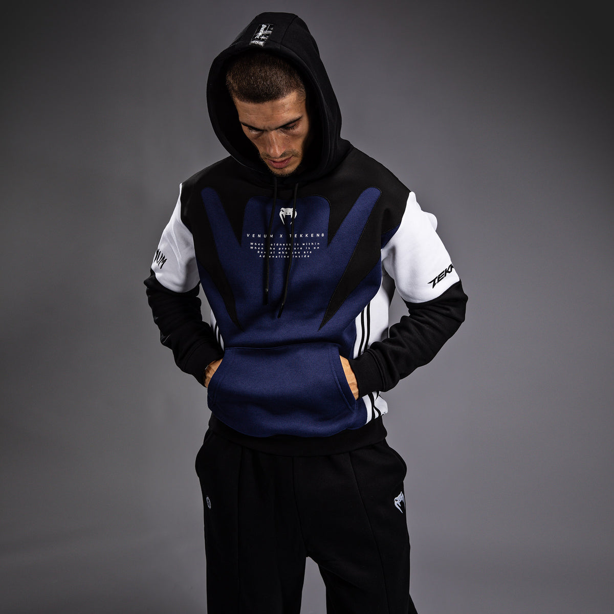 Sweatshirt à capuche Venum x TEKKEN 8 - Jin Kazama - Bleu/Noir/Blanc - product-type_Sweatshirts