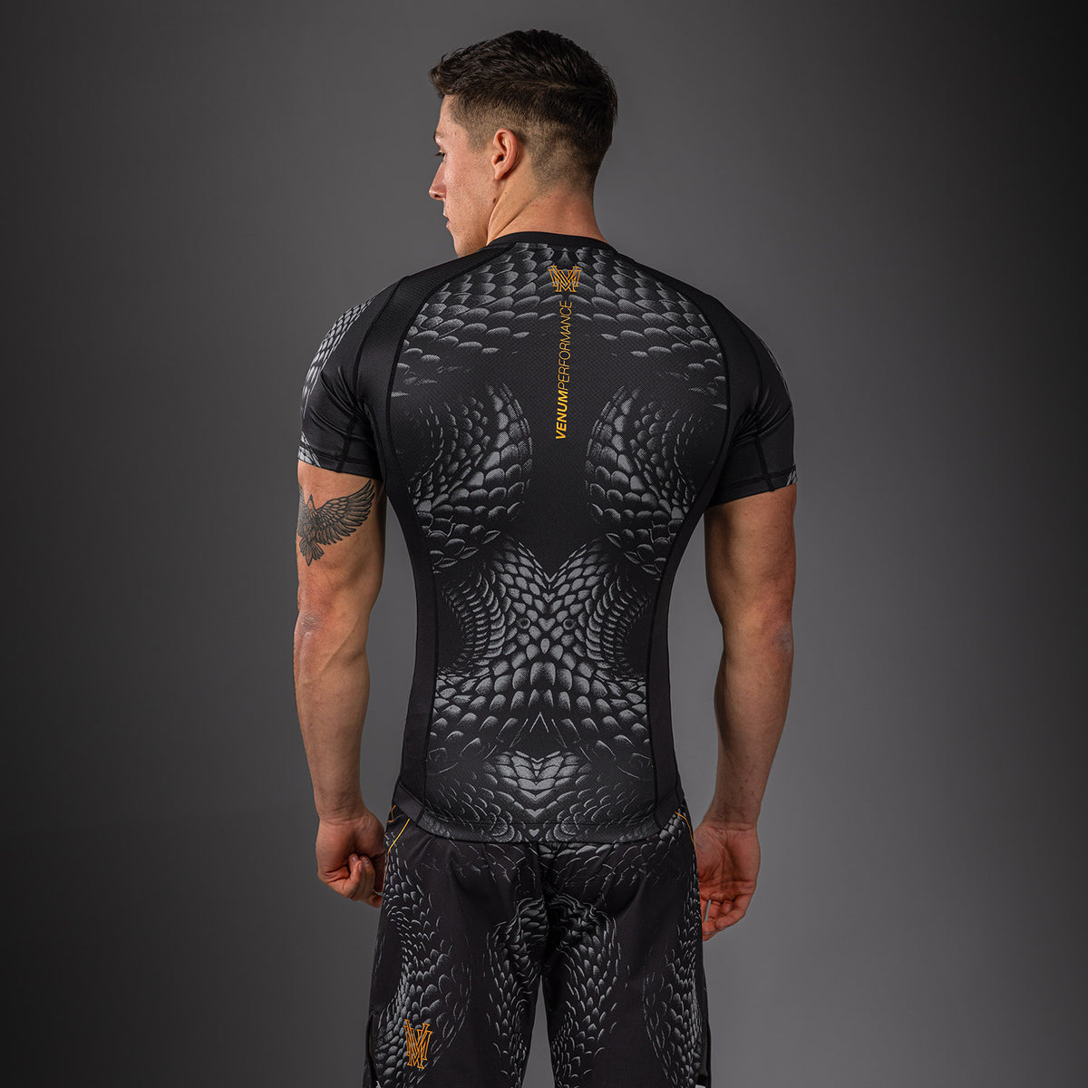 Rashguard à Manches Courtes Venum Matupa - Noir/Gris/Or - product-type_T-Shirts de Compression