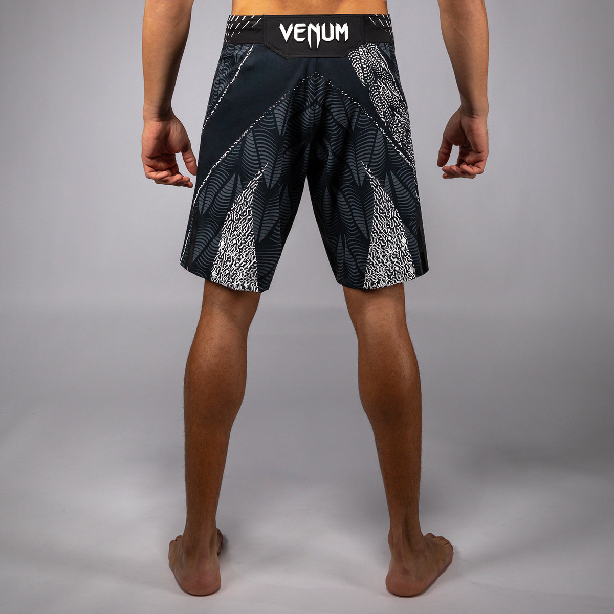Short de combat coupe longue Homme UFC Zenith by Venum Authentic Fight Night - Noir - product-type_Shorts de MMA