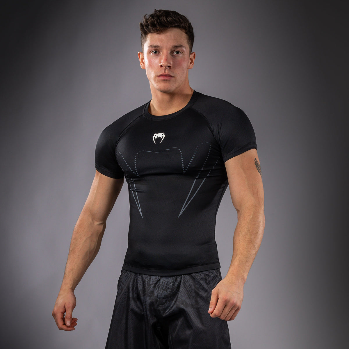 Rashguard manches courtes Venum Edge – Noir/Sable - product-type_T-Shirts de Compression