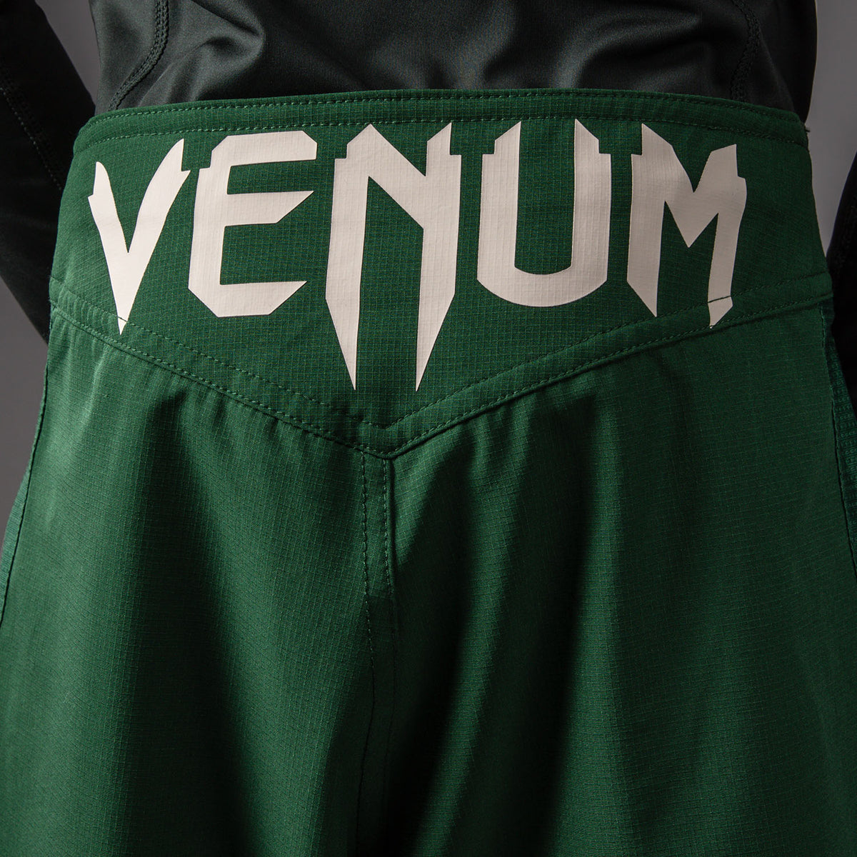 Short de Combat Enfant Venum Attack - Vert Forêt/ Blanc Cassé - product-type_Shorts de MMA