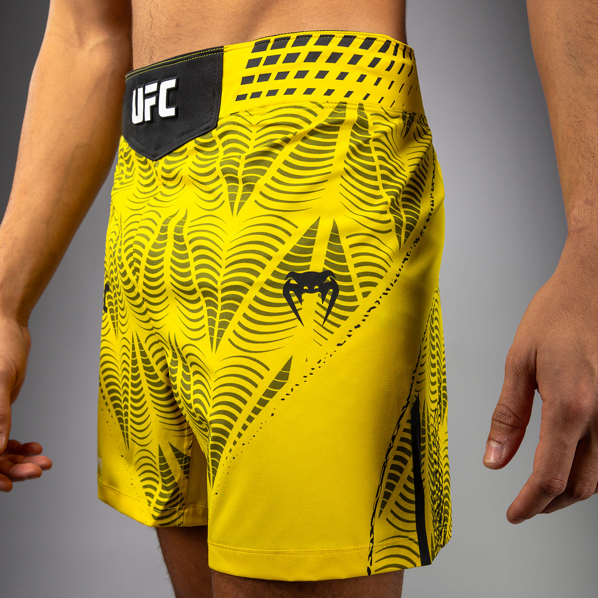 Short de combat coupe courte Homme UFC Zenith by Venum Authentic Fight Night - Jaune - product-type_Shorts de MMA