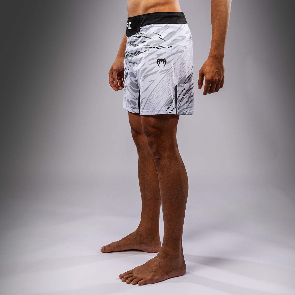 Shorts de Combat pour Hommes UFC Fusion by Venum Authentic Fight Night - Coupe Courte - Blanc - product-type_Shorts de MMA
