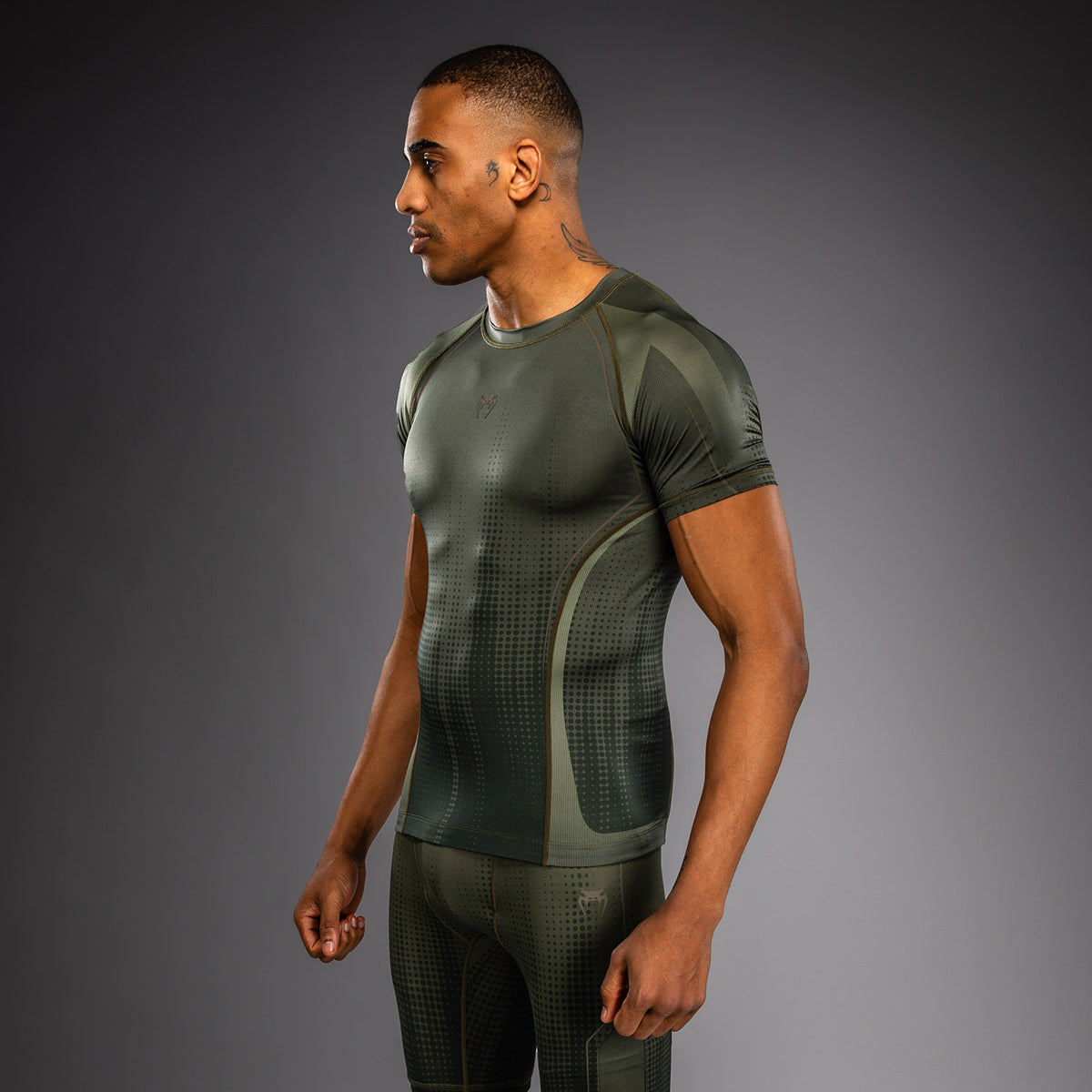 Rashguard à Manches Courtes Venum Stealth – Kaki/Vert Foncé - product-type_T-Shirts de Compression