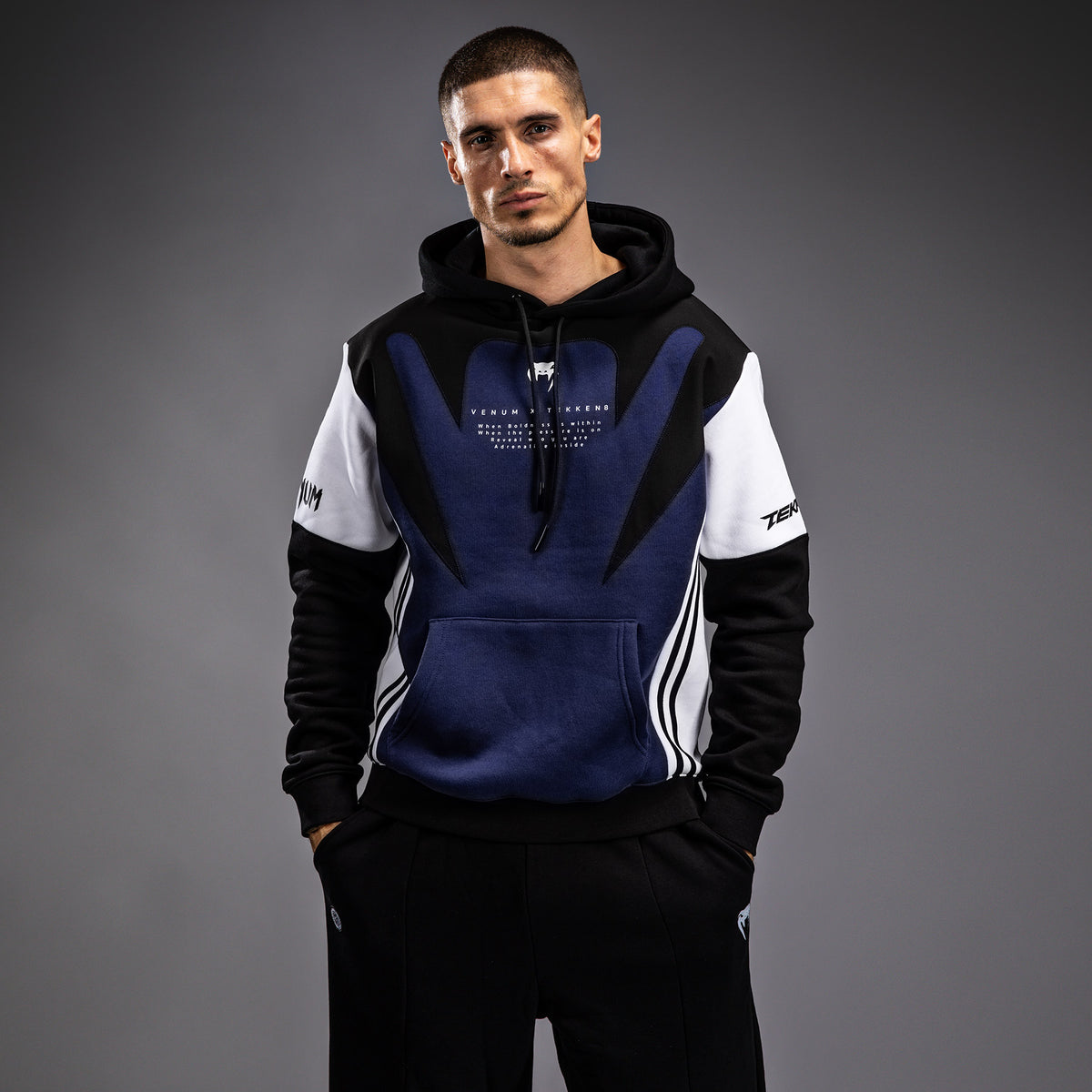 Sweatshirt à capuche Venum x TEKKEN 8 - Jin Kazama - Bleu/Noir/Blanc - product-type_Sweatshirts